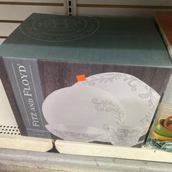 Fitz And floyd 16 Pc Set