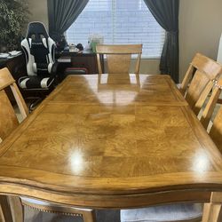 Avanti Honey Maple 6 Person Dining Room Table Comes With 2 Leafs