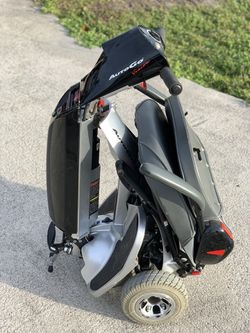 Abastecer Mediar Bolsa Auto Go Vision. Fold and go mobility scooter with 2 brand new batteries and  trailer hitch ramp/hauler! $400 bo! for Sale in Naples, FL - OfferUp