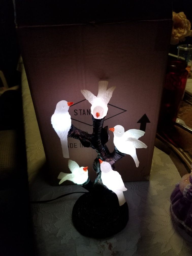 Color changing bird lamp