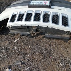 Complete Front Bumper Cover With Gillie And Everything On It. 2012/17 Jeep Patriot 