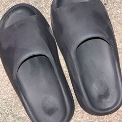 yeezy slides 