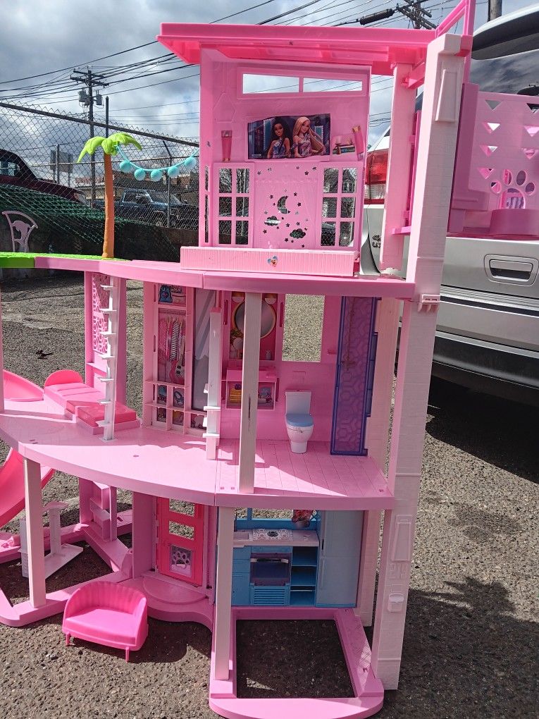 Barbie Dreamhouse Pool Party Dollhouse