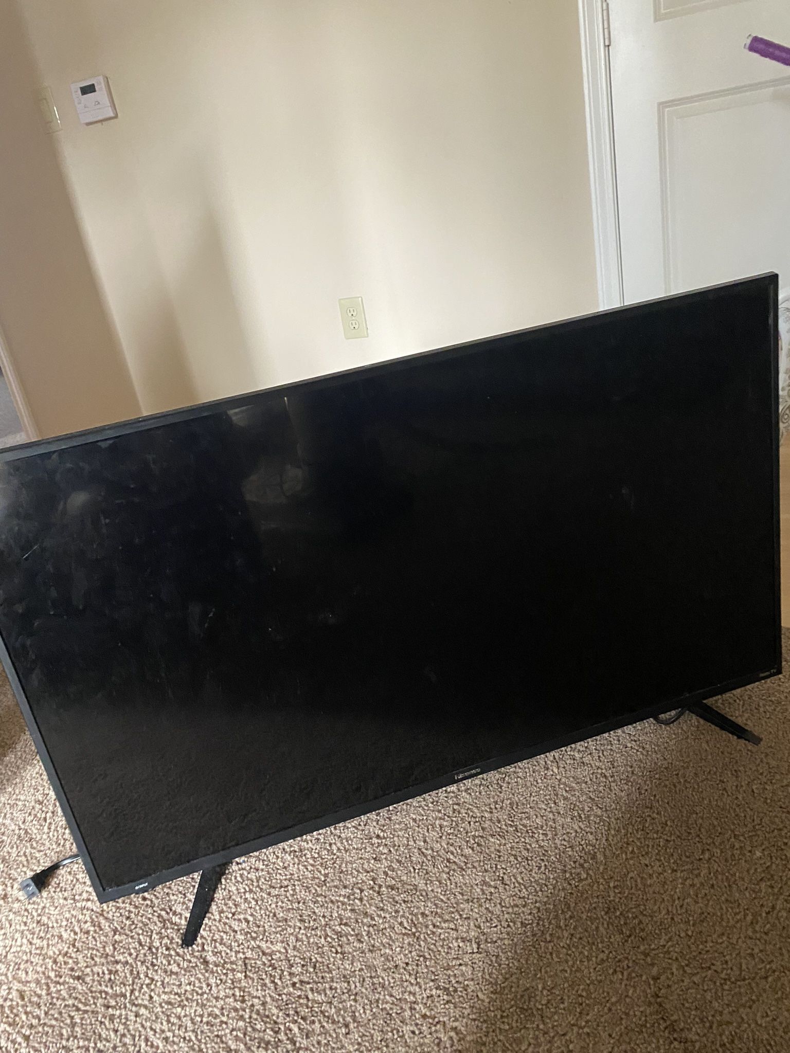 Hisense 43" Class 4K Ultra HD (2160P) HDR Roku Smart LED TV (43R6E)