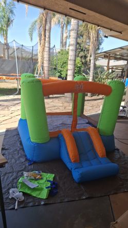 Jumping Playhouse ( Blower Not Included )