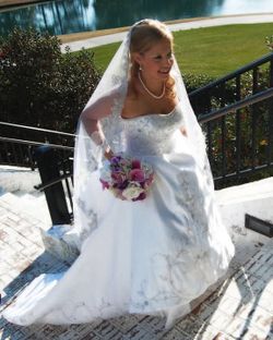 Beautiful Size 6 Wedding Dress