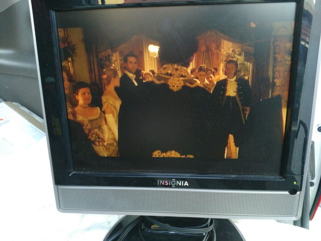 15" Flatscreen Insignia TV
