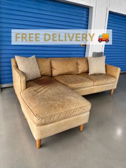 West Elm Leather Sectional Couch 🛋️ Free Delivery 🚚