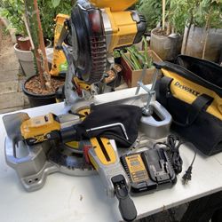 20v Max 7-1/4" Dewalt Cordless Sliding Compound Miter Saw