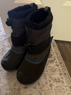 Kids Snow Shoes (size 3/4 Big Kid)