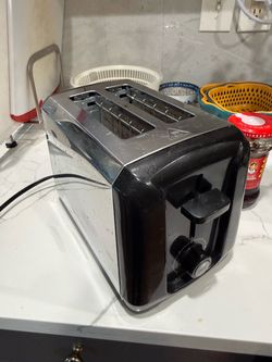 2-Slice Black Stainless Steel Toaster