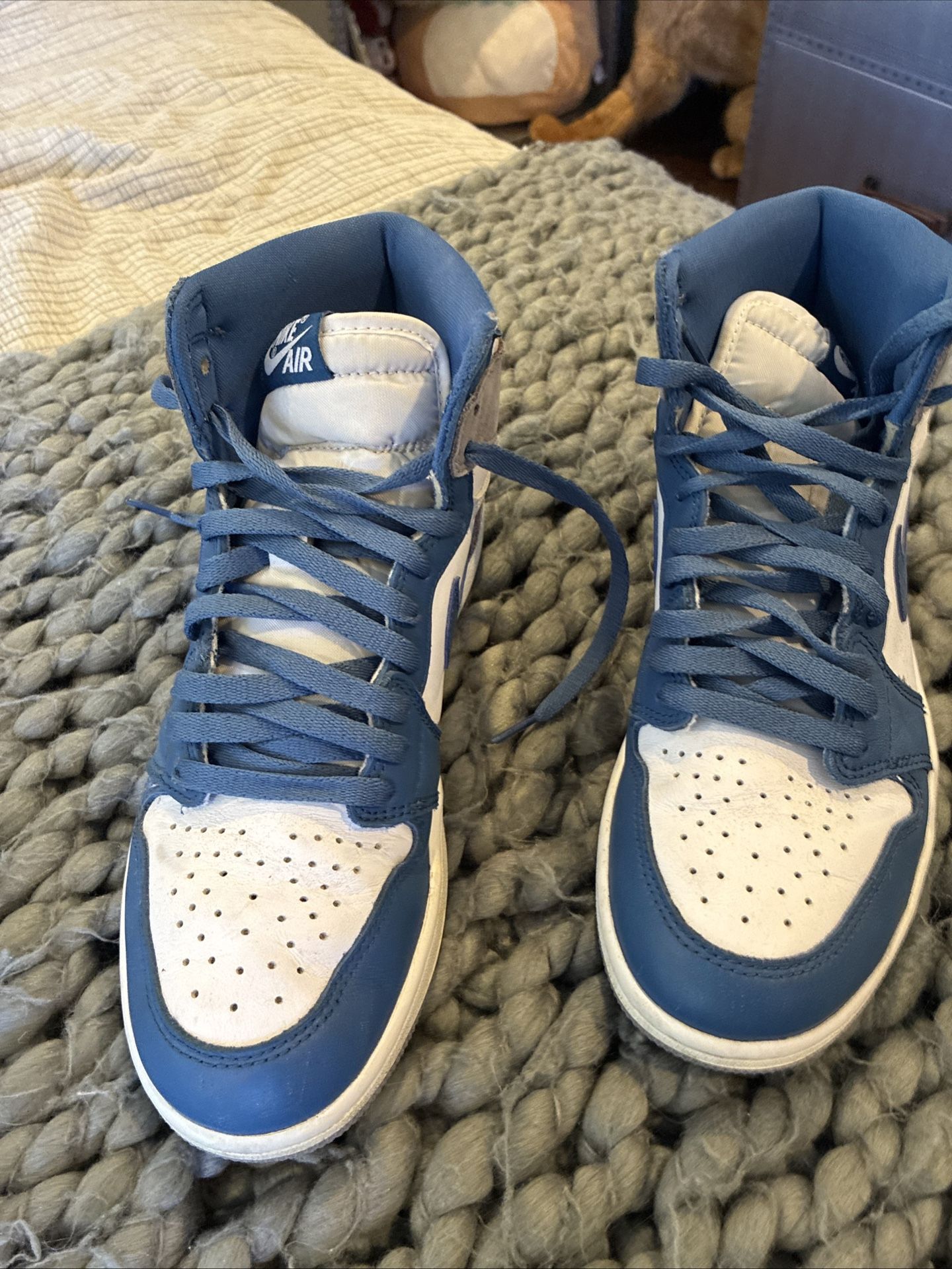 A1 Jordan Retro High OG Mens blue ,white ,grey