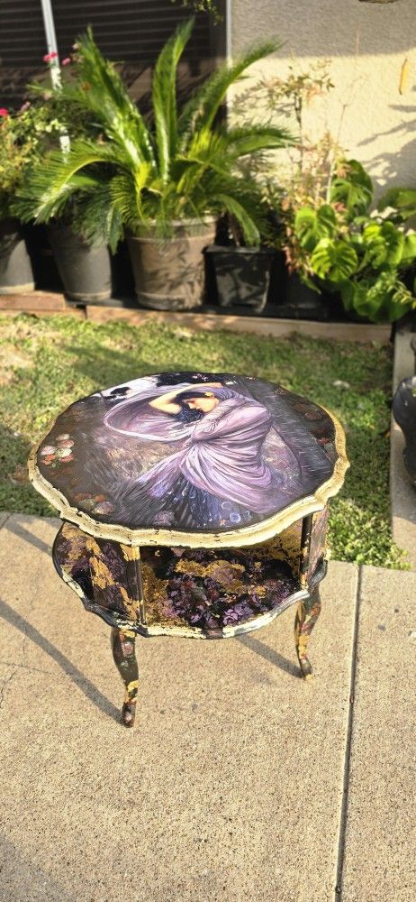 Unique 💜🥀French provincial 2 Tier Accent/ Side/Entry/ Hallway Table/ coffee table 