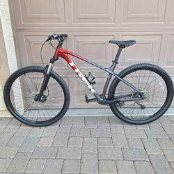 TREK MARLIN 6 MOUNTAIN BIKE 29 ER 1 X 10 SPEED( CHECK MY OTHER BIKES)