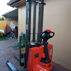 2019 Toyota Stacker Lift 2500 Lb Cap