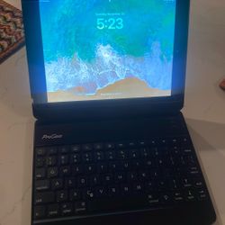 iPad 5th Generation 32GB Storage W/ Keyboard Case 