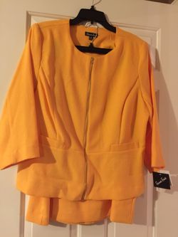 NEW WOMENS SUIT SIZE 18