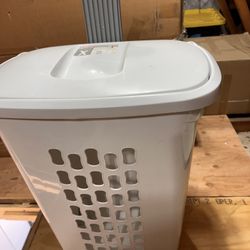 Sterilite Rolling Laundry Hamper with Pull Handle & Lid - Great Condition