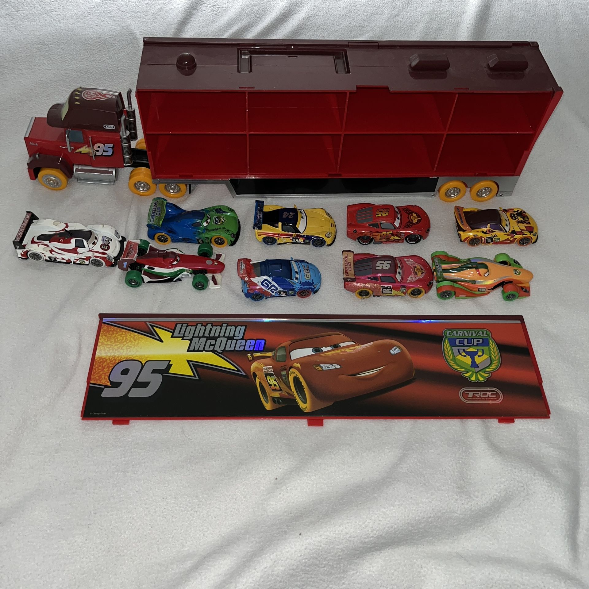 Disney Cars Carnival Mack Carrier Truck And 9 Race Cars B008