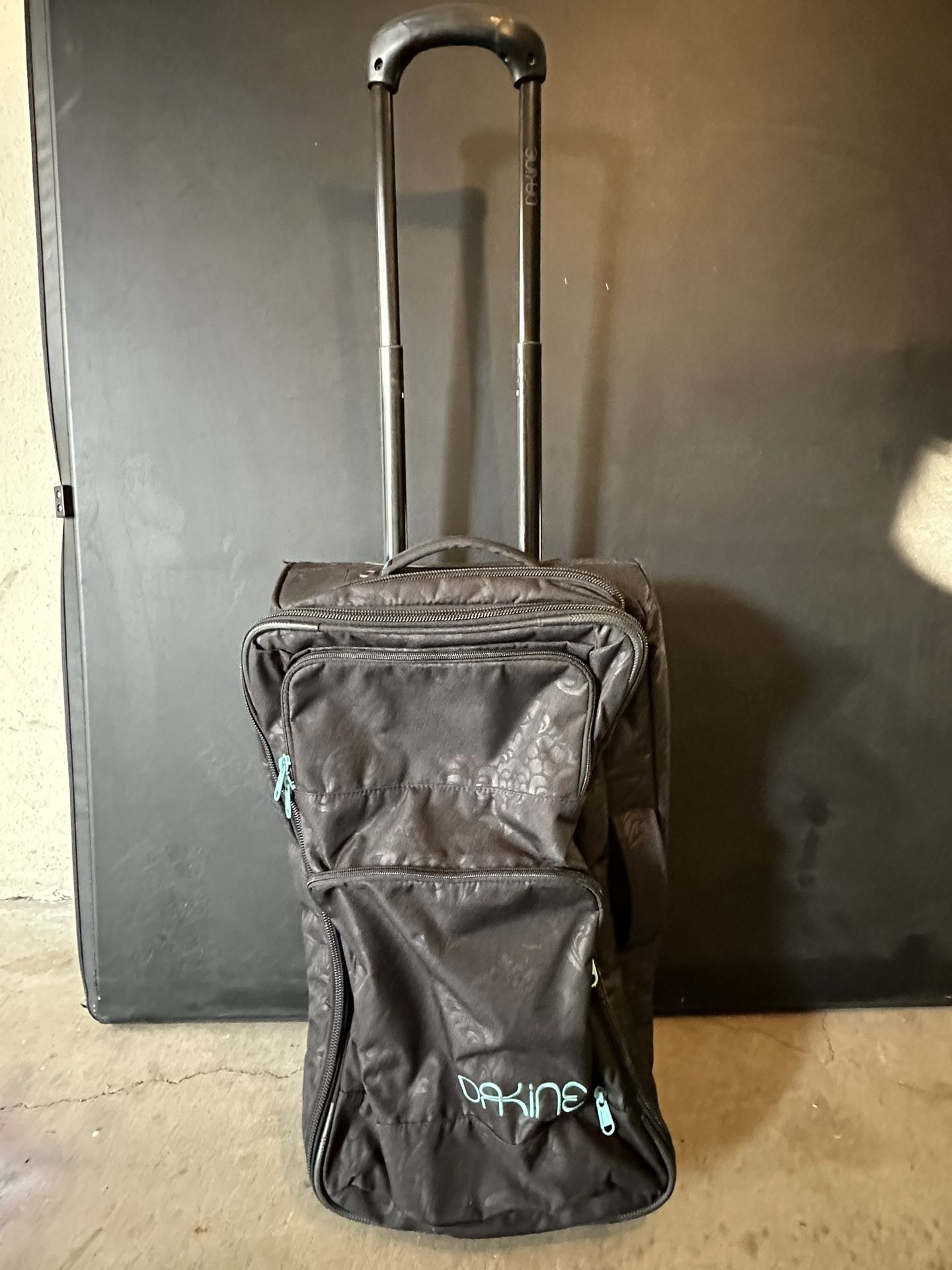Dakine Carryon Expandable Luggage