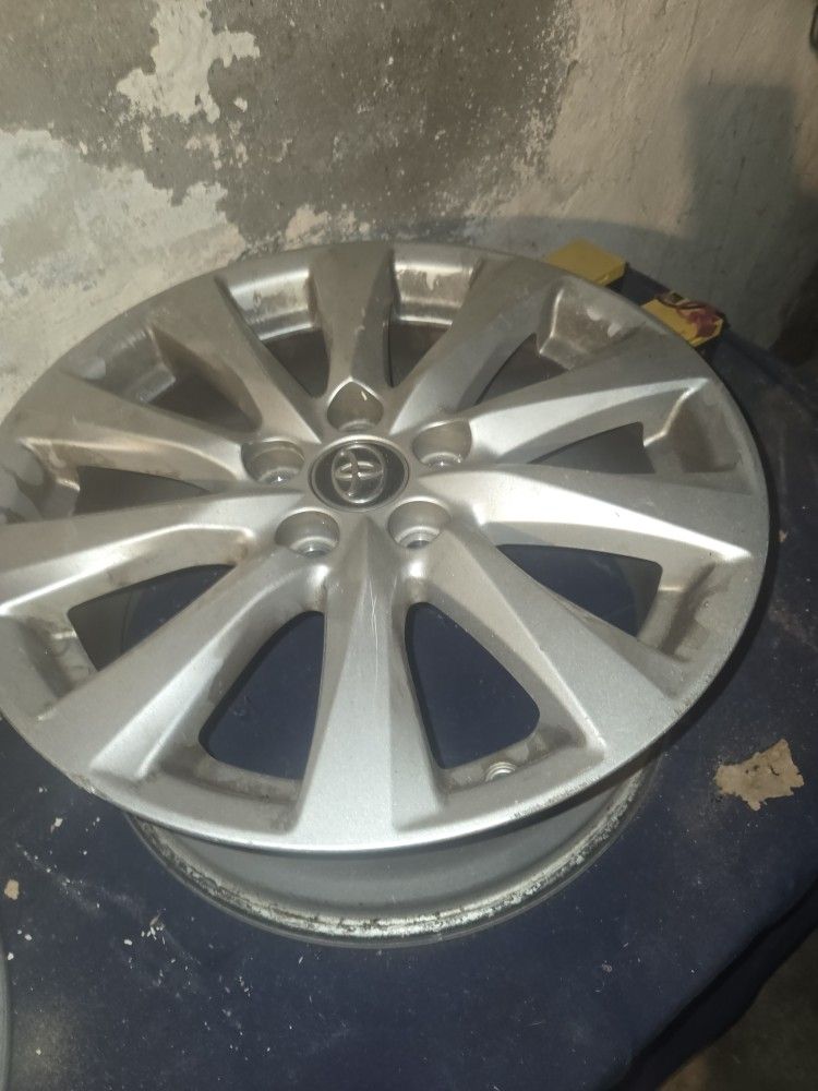 17" 2018-2019 Toyota Camry Rims! Only used for 9 month's! They are in great condition just needs a nice cleaning $250 per rim or $800 for the set of 4