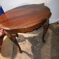 Ethan Allen regency brown wood occasional end side table Victorian 

Beautiful classic regency Victorian style made by America's premiere maker