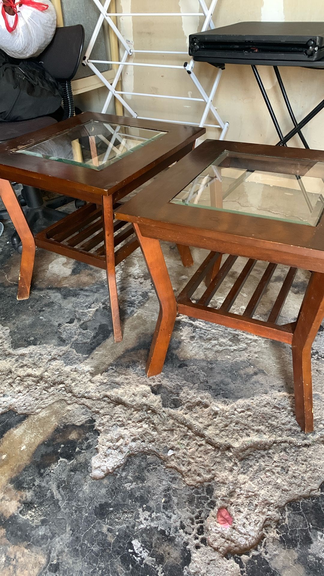 2 Wooden End Tables 