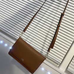 Michael kors Crossbody Wallet + Bag / Passport + Phone Holder lt