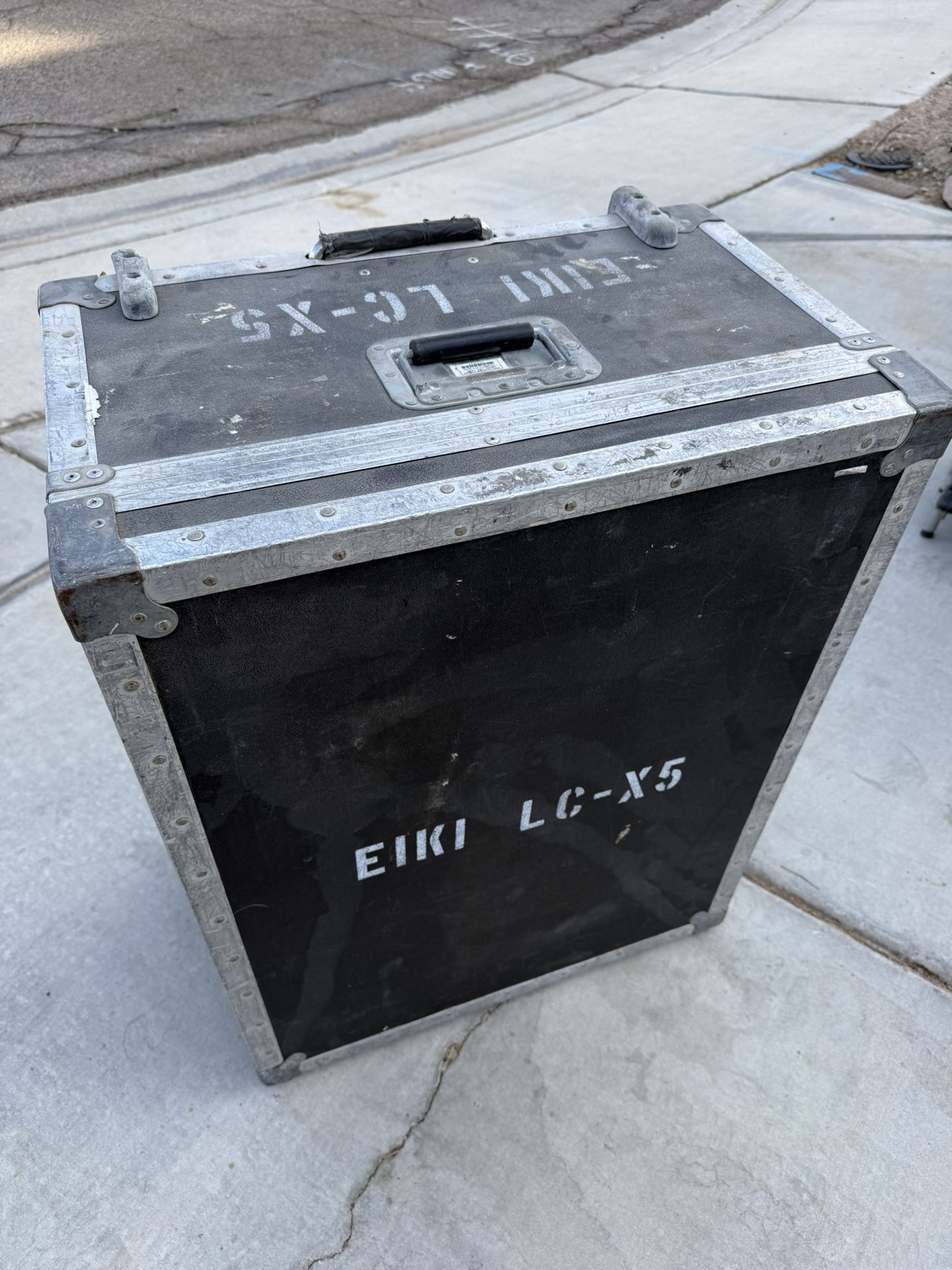 Road Case w/ Wheels