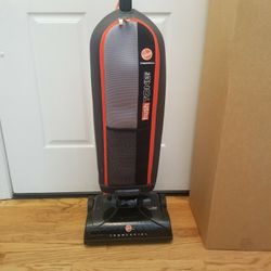LIKE NEW cond HOOVER VACUUM CLEANER  , COMMERCIAL  , HEAVY DUTY  , VACUUM WITH AMAZING POWER SUCTION  , WORKS EXCELLENT  , IN The BOX 