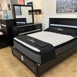 Regata Black/Silver Storage Platform Bedroom Set