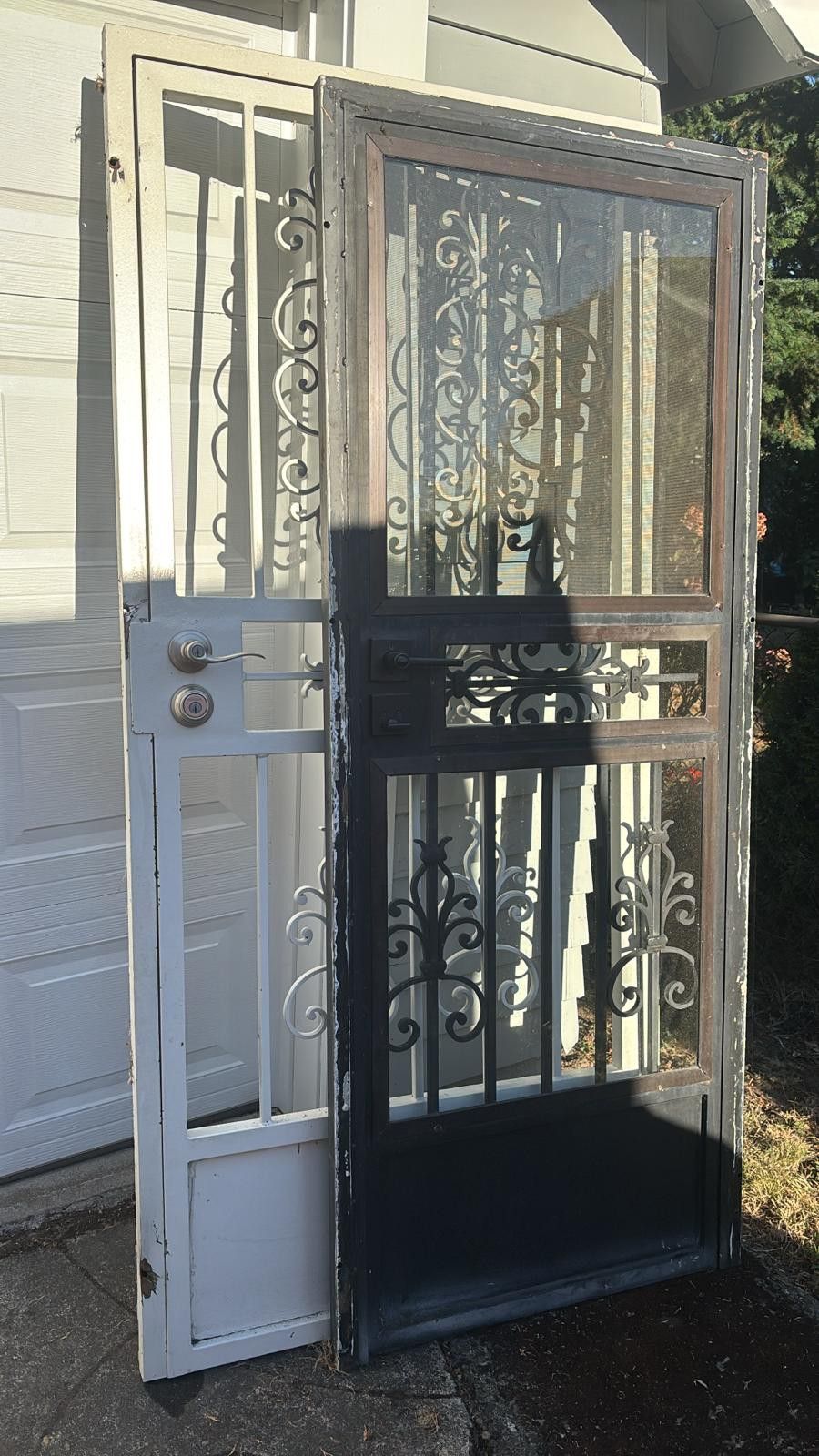 Sintetic Grass And 2 Exterior Doors