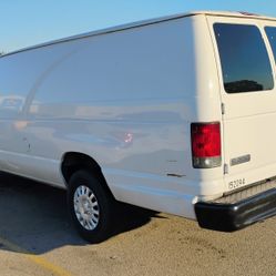 2009 Ford E-350 Cargo 