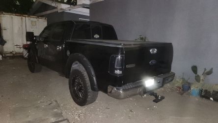 2006 Ford lariat, fully loaded electric running boards.Music rebuilt engine runs excellent acts in 10500.Has a sunroof in it ready to go brand new tir