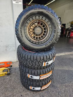17" LOCK Mojave rims w/ 33x12.50R17 RT tires