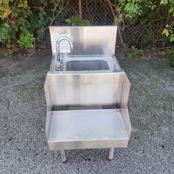 GLASTENDER MODEL# BSA-18 STAINLESS STEEL SINK with FAUCET 
