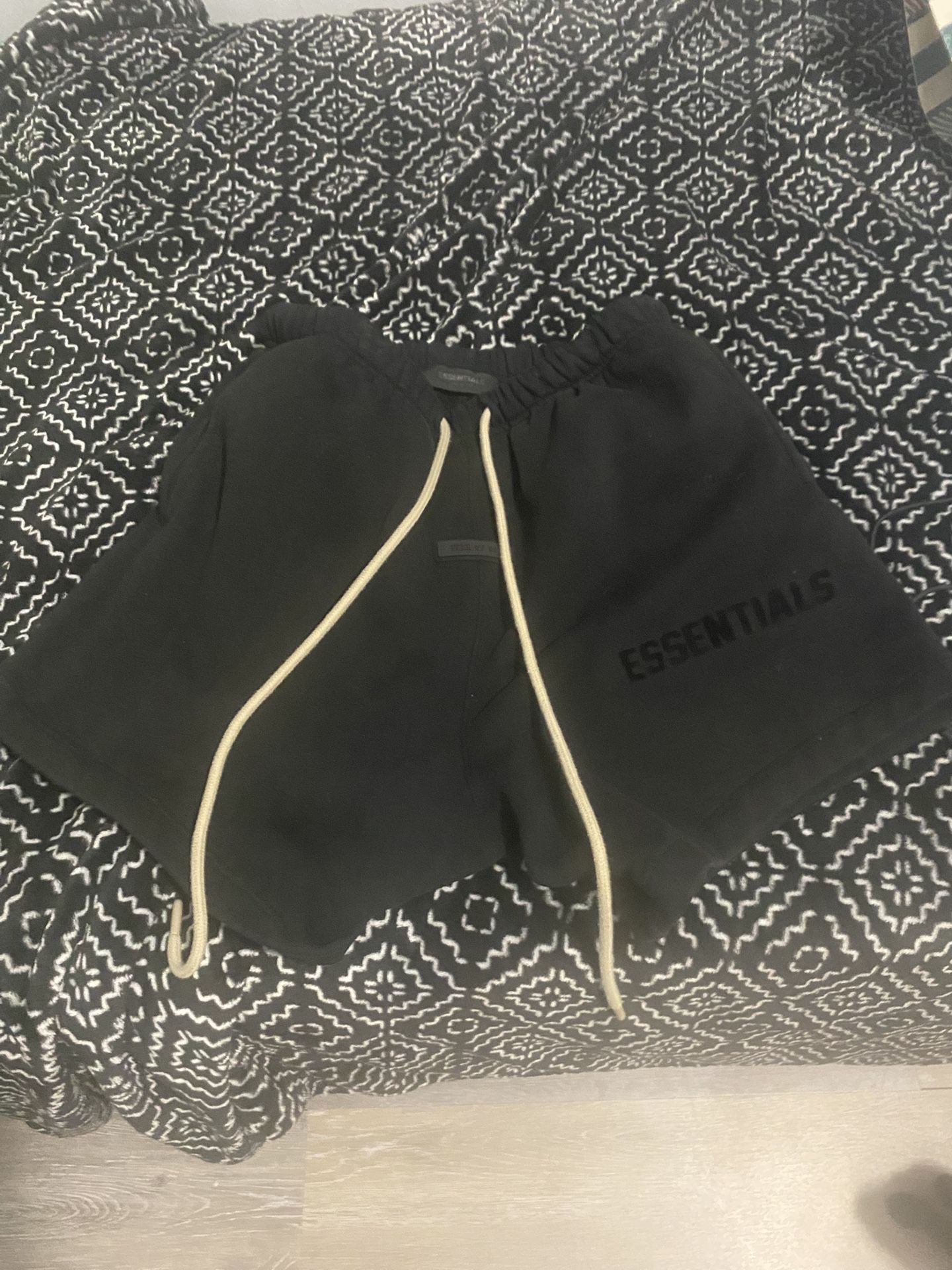 Essential Shorts Cream Strings