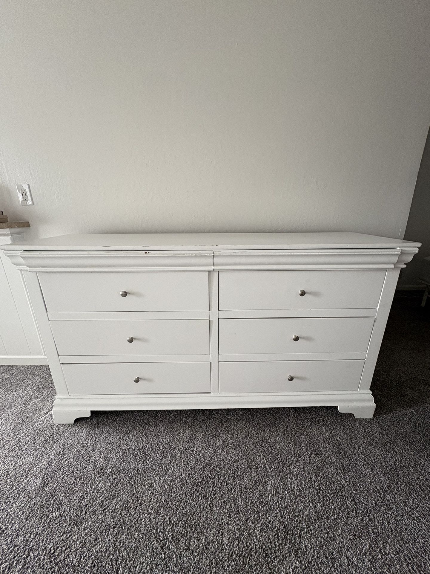 White 6 Piece Drawer Dresser
