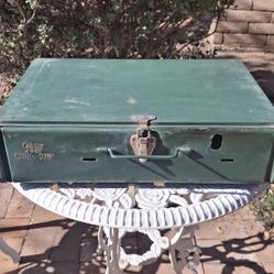 Vintage 1981 Coleman Stove