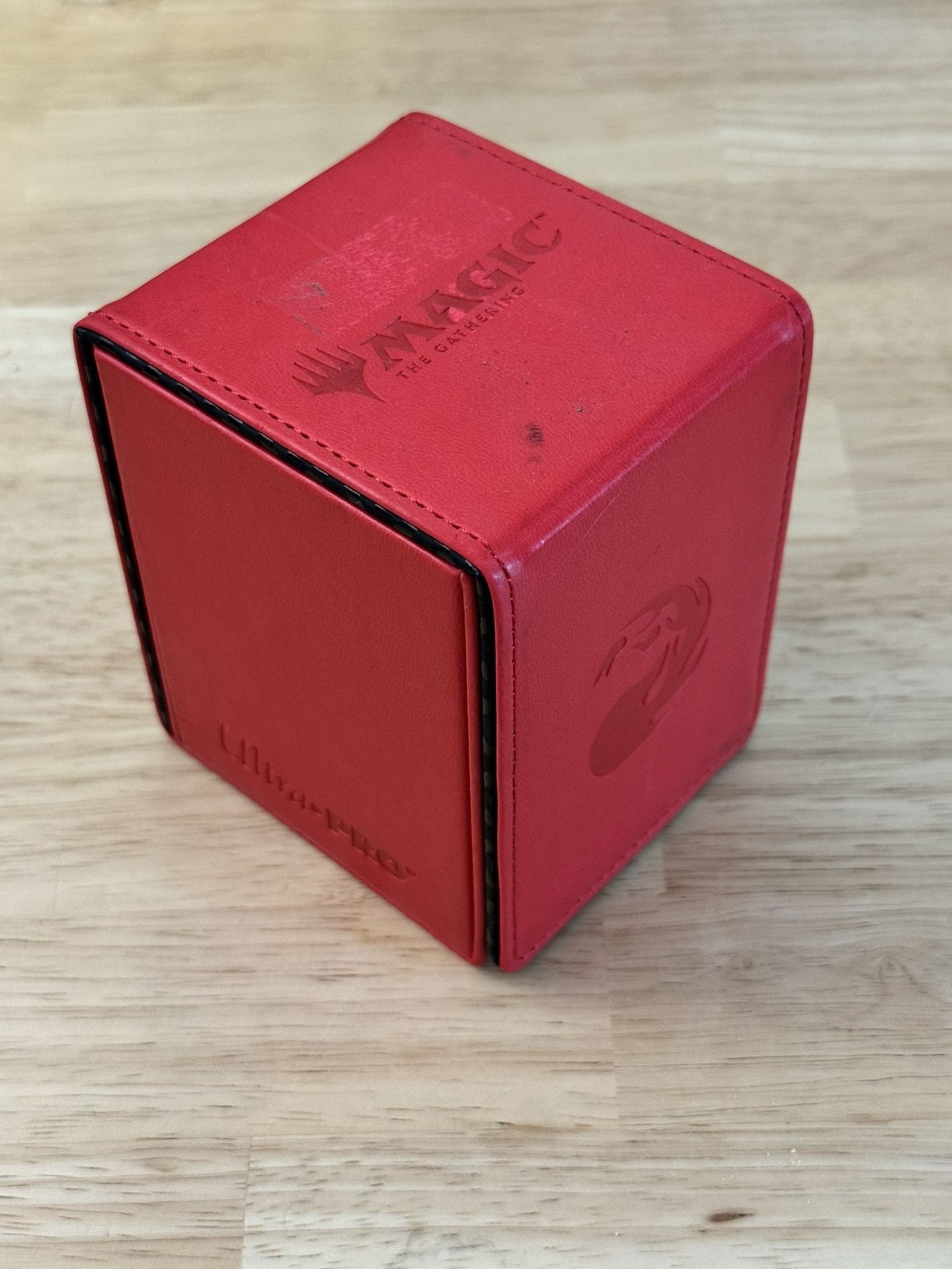 Ultra Pro Vivid Alcove Deck Box - Red
