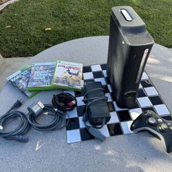 Xbox 360 Elite Bundle- 120 GB- Controller, Cables, Games (GTA IV, Far Cry 3, Pure + FIFA 13)