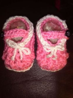 Zapatitos a crochet.