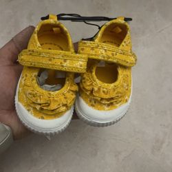 Wonder Nation Baby Shoes Size 2