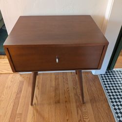 Vintage Mid Century End Table / Night Stand