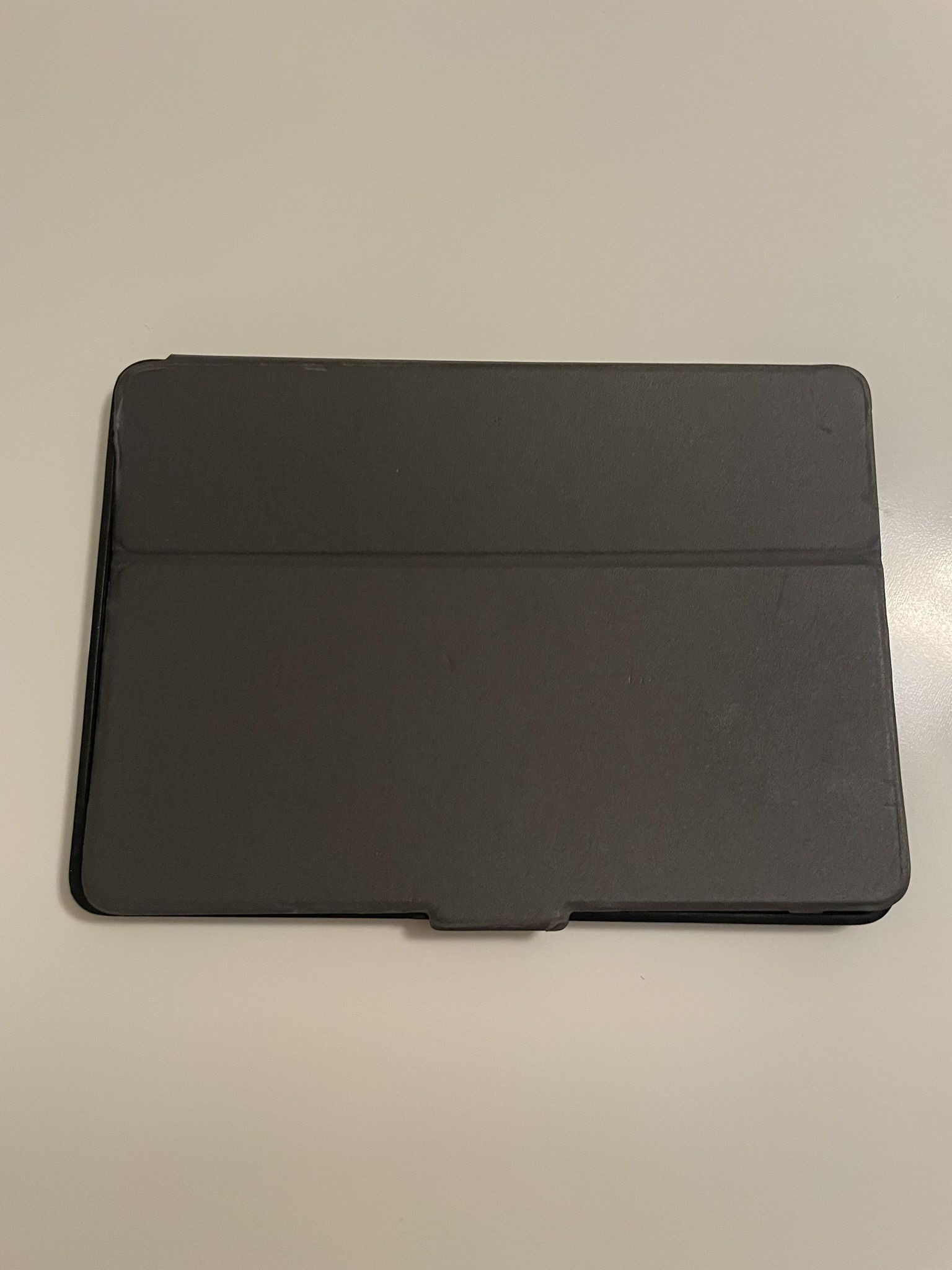 Black Slim Tablet Case – Smart Cover, Excellent Condition