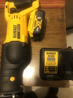 DEWALT COMBO KIT SAW ZALL 20 V MAX. BATTERY 5.0. WITH CHARGER BRAND NEW
