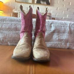 Shyanne Leather Cowboy Boots!!