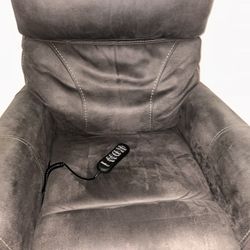 Vivalift Electric Recliner In Good Shape Brand new Is $1700 New I’m Only Asking $400 Or Best Offer