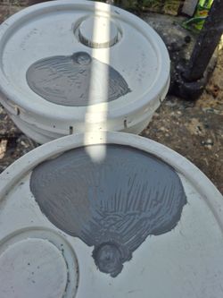 4 pinturas Nuevas marca gris exterior $120 cada una