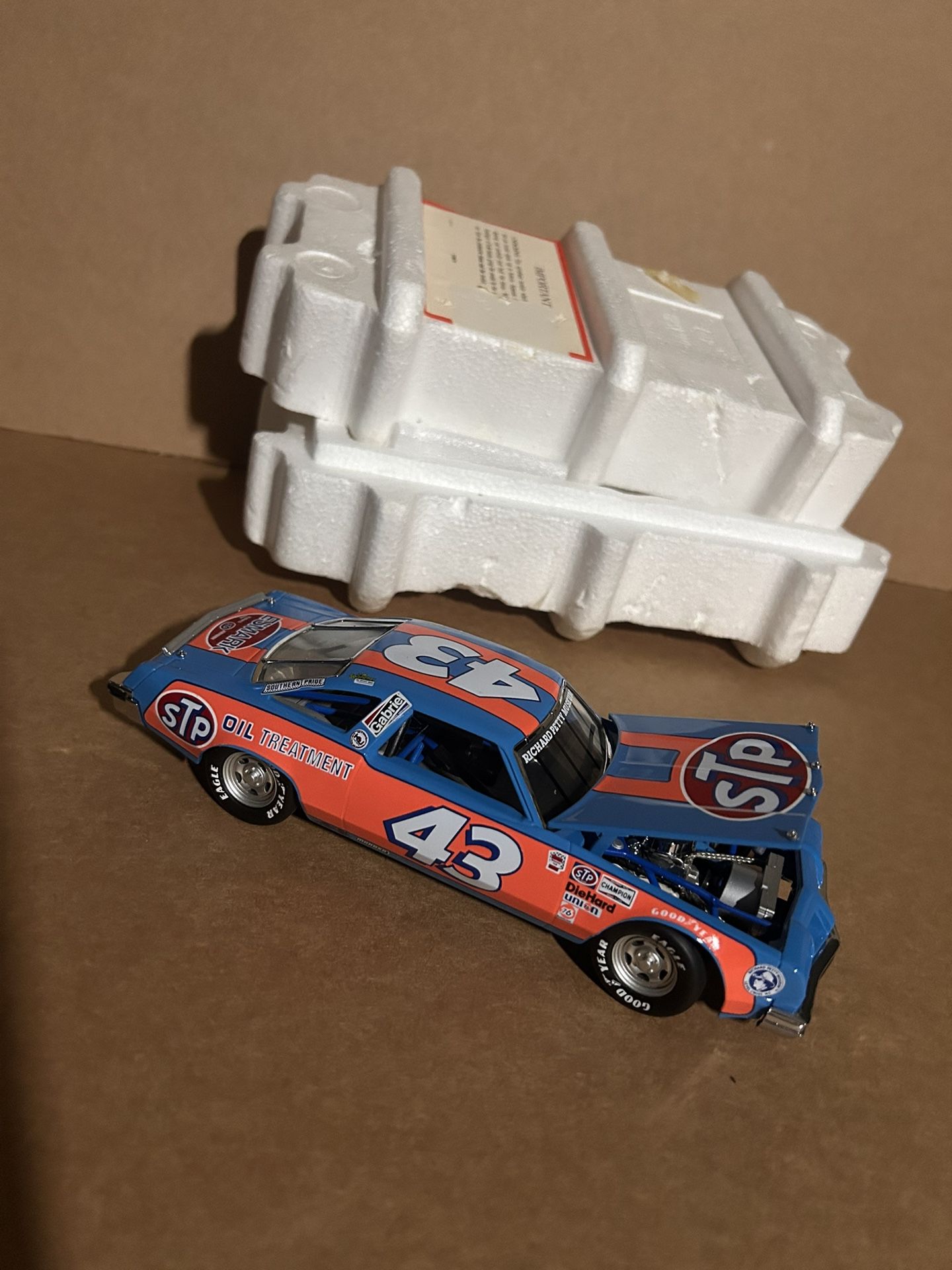 1992 Franklin Mint Precision Models Richard Petty #43 Diecast Racecar Model